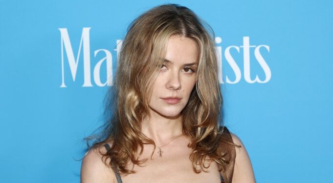 ¿Quién es la actriz Dasha Nekrasova y por qué fue despedida?