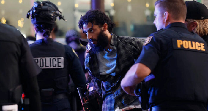 Se lanzó una investigación después de que Antifa apuntara al evento Turning Point USA en UC Berkeley: funcionario del Departamento de Justicia