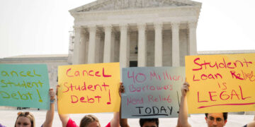 Si Trump vende su cartera de préstamos estudiantiles, las vías de cancelación de la deuda podrían cerrarse