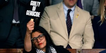 Tlaib presenta resolución para reconocer el genocidio en Gaza y pedir embargo de armas