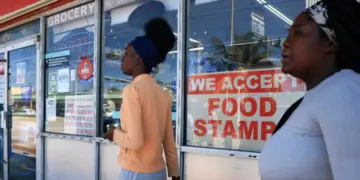 Trump busca orientación judicial sobre la financiación de cupones de alimentos en medio del cierre