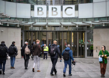 Trump dice que demandará a la BBC por hasta 5 mil millones de dólares la próxima semana por el discurso del 6 de enero