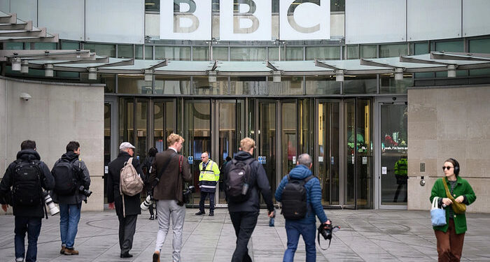 Trump dice que demandará a la BBC por hasta 5 mil millones de dólares la próxima semana por el discurso del 6 de enero