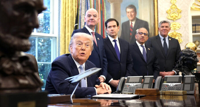 Trump dice que hablará con Maduro pero no descarta enviar tropas a Venezuela