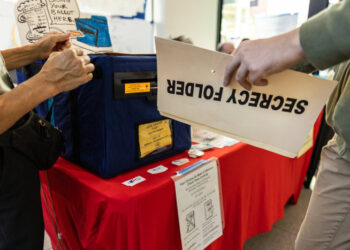 Trump dice que se están revisando los votos de la propuesta de redistribución de distritos de California