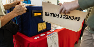 Trump dice que se están revisando los votos de la propuesta de redistribución de distritos de California