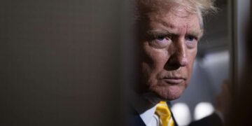 Trump firma un proyecto de ley para publicar los archivos de Epstein, pero aún podría limitar lo que sale a la luz