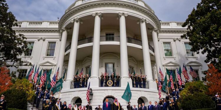 Trump nombra a Arabia Saudita “principal aliado fuera de la OTAN”, con miles de millones en acuerdos de armas