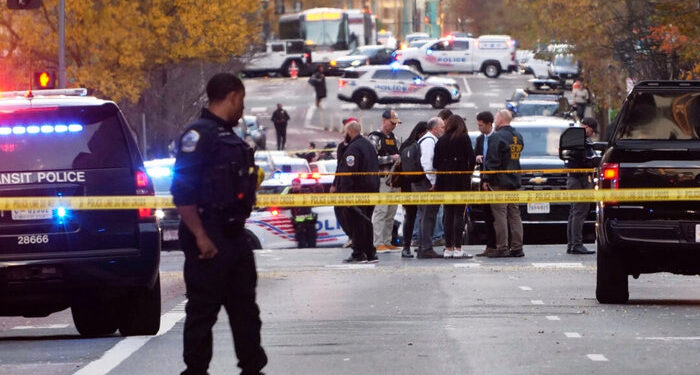 USCIS deja de procesar todas las solicitudes de inmigración afganas después del tiroteo contra la Guardia Nacional de DC