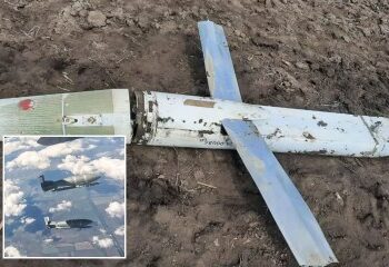 Un helicóptero se estrella contra una casa provocando una bola de fuego mortal que mata a 4 trabajadores de una planta de defensa mientras un video muestra cómo se queman los restos del naufragio en Rusia