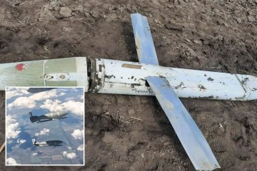 Un helicóptero se estrella contra una casa provocando una bola de fuego mortal que mata a 4 trabajadores de una planta de defensa mientras un video muestra cómo se queman los restos del naufragio en Rusia