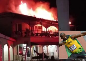 Un collage de imágenes que contiene 2 imágenes. La imagen 1 muestra el restaurante Tracks and Records Montego Bay en llamas por la noche. La imagen 2 muestra a Usain Bolt celebra con Justin Gatlin después de ganar la final masculina de 100 metros.