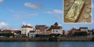 Un collage de imágenes que contiene 2 imágenes. La imagen 1 muestra la ciudad de Saint-Laurent en el río Saona, vista desde Mâcon, Francia. La imagen 2 muestra NINTCHDBPICT001036793202.