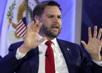 Vance culpa a los inmigrantes y a Biden en respuesta a preguntas sobre asequibilidad