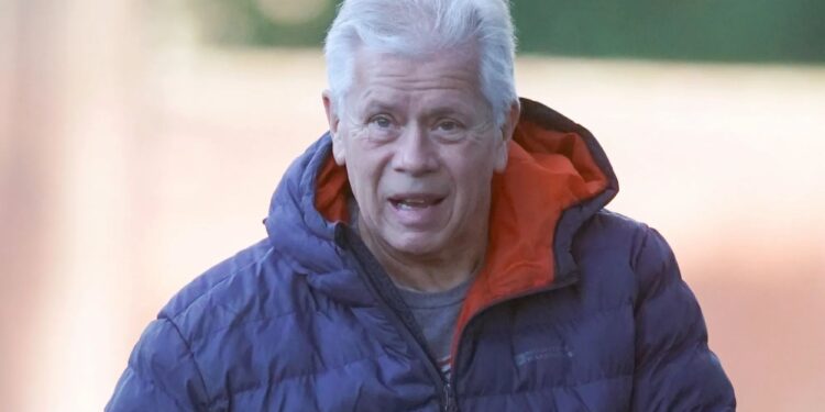 Abuelo británico que 'intentó ahogar a su nuera en una piscina de Florida' visto en el Reino Unido... después de volver con ella