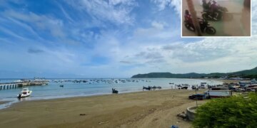 Un collage de imágenes que contiene 1 imágenes. La imagen 1 muestra barcos de pesca llenando Puerto López, Parque Nacional Machalilla, Manabí, Ecuador.