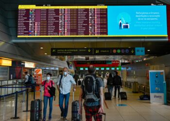 Los ciudadanos británicos abandonan Portugal antes de que Portugal regrese al Reino Unido "Lista ámbar"