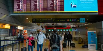 Los ciudadanos británicos abandonan Portugal antes de que Portugal regrese al Reino Unido "Lista ámbar"