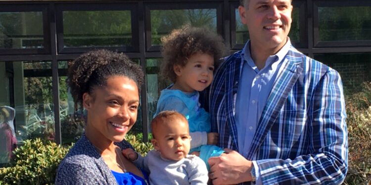 Conozca a la gimnasta Dominique Dawes, su esposo Jeff Thompson y sus hijos