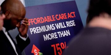 Cuatro republicanos de la Cámara de Representantes se unen a los demócratas para forzar la votación sobre la extensión de los créditos fiscales de la ACA