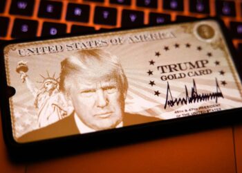 Debut de las nuevas “Trump Cards”, que agilizan el proceso de visa para quienes pagan $1 millón