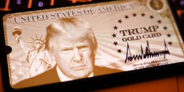 Debut de las nuevas “Trump Cards”, que agilizan el proceso de visa para quienes pagan $1 millón