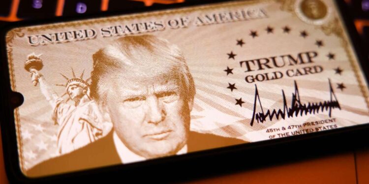 Debut de las nuevas “Trump Cards”, que agilizan el proceso de visa para quienes pagan $1 millón