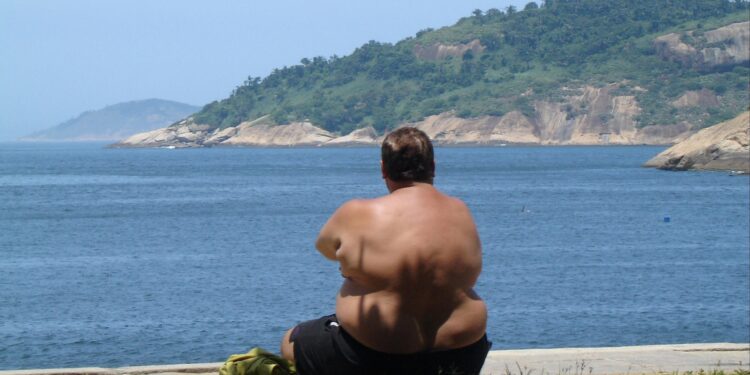 Dentro de la sorprendente capital mundial de la obesidad, con pupitres gigantes y asientos especiales para autobuses... y el robo de golpes de grasa está desenfrenado