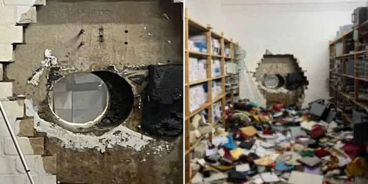 Un collage de imágenes que contiene 2 imágenes. La imagen 1 muestra a Gang realizando un trabajo de banco estilo Hatton Garden perforando una bóveda. La imagen 2 muestra un gran agujero perforado en la pared de una bóveda con escombros esparcidos por el suelo en una sala de almacenamiento.