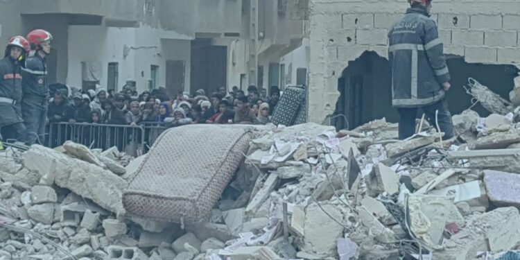 Dos edificios COLAPSO, matando al menos a 22 personas en la ciudad turística marroquí de Fez mientras un vídeo de terror muestra una búsqueda frenética de supervivientes.