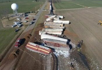 Dos trenes turísticos repletos se estrellan en una horrorosa colisión frontal cerca de Machu Picchu, matando a una persona e hiriendo a decenas