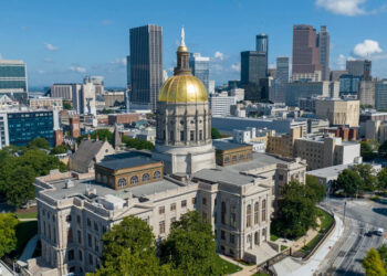 El Departamento de Justicia demanda al condado de Fulton en Georgia por el acceso a las boletas electorales de 2020