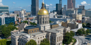 El Departamento de Justicia demanda al condado de Fulton en Georgia por el acceso a las boletas electorales de 2020