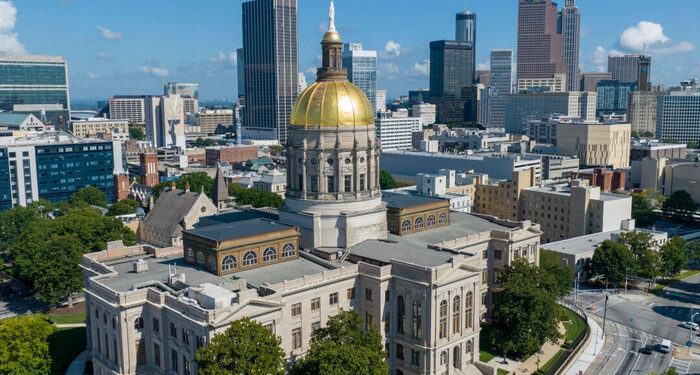 El Departamento de Justicia demanda al condado de Fulton en Georgia por el acceso a las boletas electorales de 2020