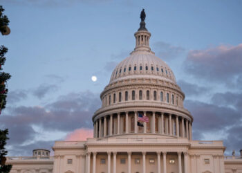 El Senado aprueba un proyecto de ley de defensa de 900 mil millones de dólares y lo envía al escritorio de Trump