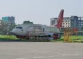 Avión de pasajeros Boeing 737-200 de Air India abandonado en el aeropuerto de Calcuta.
