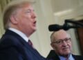 El confidente de Trump, Alan Dershowitz, discutió el escenario del tercer mandato con el presidente