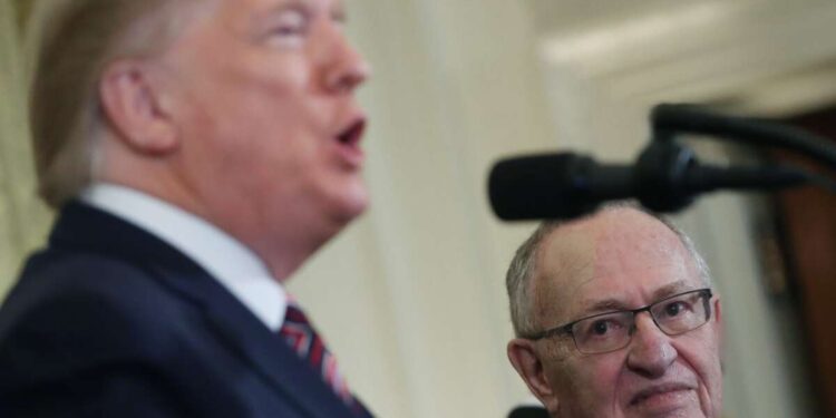 El confidente de Trump, Alan Dershowitz, discutió el escenario del tercer mandato con el presidente