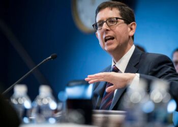 El director de la Oficina de Presupuesto del Congreso (CBO), Phillip Swagel, testifica ante el Subcomité del Poder Legislativo del Comité de Asignaciones de la Cámara de Representantes en Washington el 12 de febrero de 2020. (Sarah Silbiger/Getty Images)