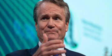 El director ejecutivo de BofA califica la economía como "bastante sólida", pero advierte que el retroceso del consumo es el principal riesgo para 2026