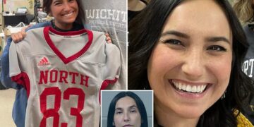 Un collage de imágenes que contiene 3 imágenes. La imagen 1 muestra a Nicole Baird sosteniendo una camiseta de fútbol. La imagen 2 muestra a Nicole Baird sonriendo en un grupo de mujeres. La imagen 3 muestra una foto policial de Nicole Baird.