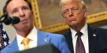 El nuevo enviado de Trump a Groenlandia promete anexar la isla, lo que genera nueva furia mientras Dinamarca critica el plan "totalmente inaceptable"