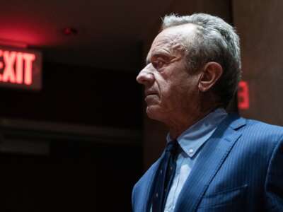 El panel de vacunas cuidadosamente seleccionado por Kennedy vota para poner fin a las vacunas contra la hepatitis B para los recién nacidos