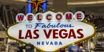 Se ve una tienda Bienvenido a Las Vegas en Caesars Forum Shops el 29 de mayo de 2025 en Las Vegas, Nevada.