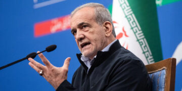 El presidente iraní dice que su país está en una "guerra total" con Estados Unidos, Europa e Israel