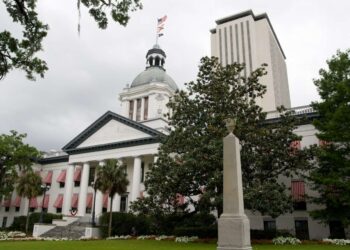 El proyecto de ley de armas del Partido Republicano de Florida busca permitir el transporte abierto en los campus universitarios