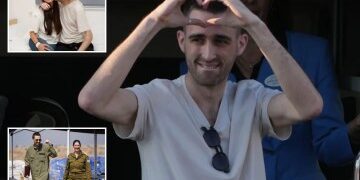 El sádico 'Dr. Malvado' de Putin que torturó a los ucranianos con descargas eléctricas y los hizo ladrar como perros acusados ​​de crímenes de guerra.