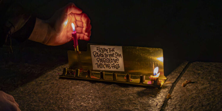 El sionismo rehizo la historia de Hanukkah a su imagen. Celebramos una verdad más antigua.