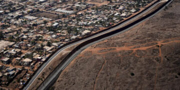 El territorio a lo largo de la frontera sur se transfiere a la Marina para formar parte del "Área de Defensa Nacional"