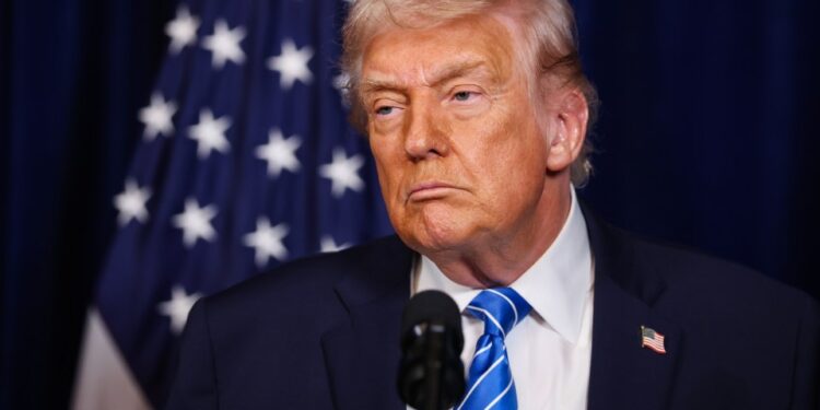 El presidente Donald Trump recibe al presidente ucraniano Zelensky en Mar-a-Lago